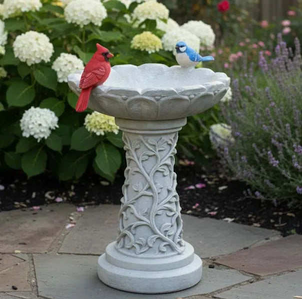 Baño para Pájaros con Tallas de Enredaderas – Acabado Efecto Piedra, Decoración de Jardín con Figuras de Aves